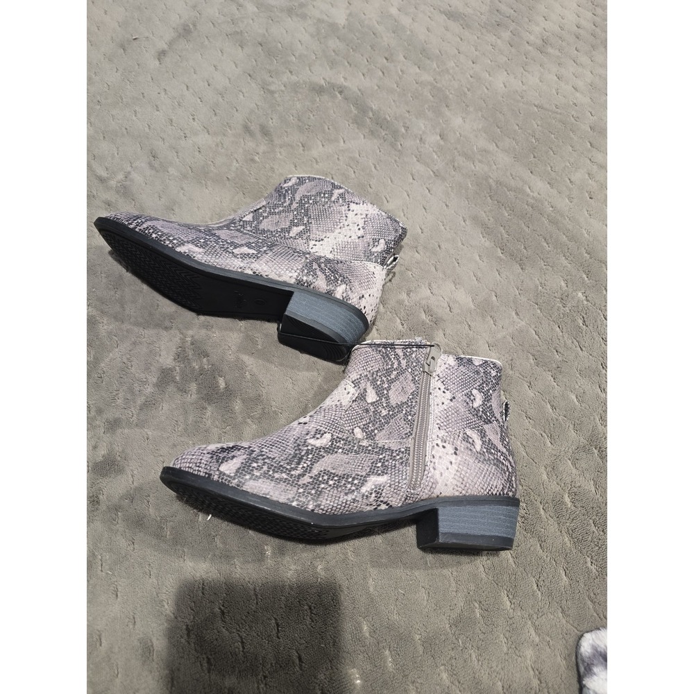 Booties fake snakeskin black grayish youth size 3 new